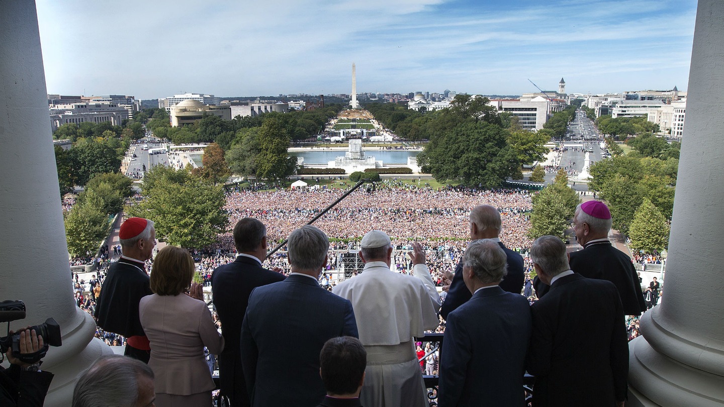 http://centerforinterfaithrelations.org/wp-content/uploads/2014/02/pope-huge-crowd.jpg